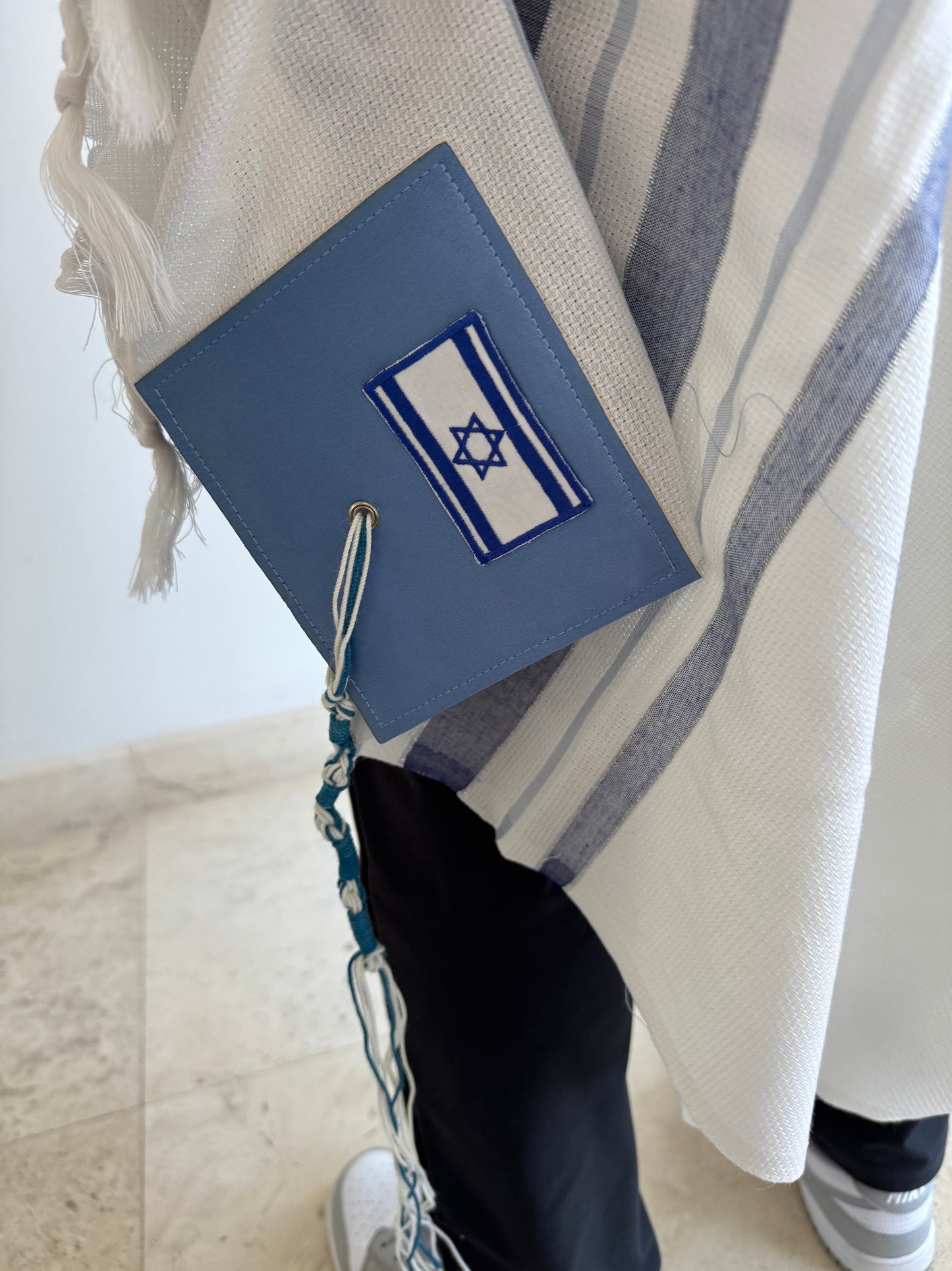 Talit, Shema Israel Hashem, with velvet bag