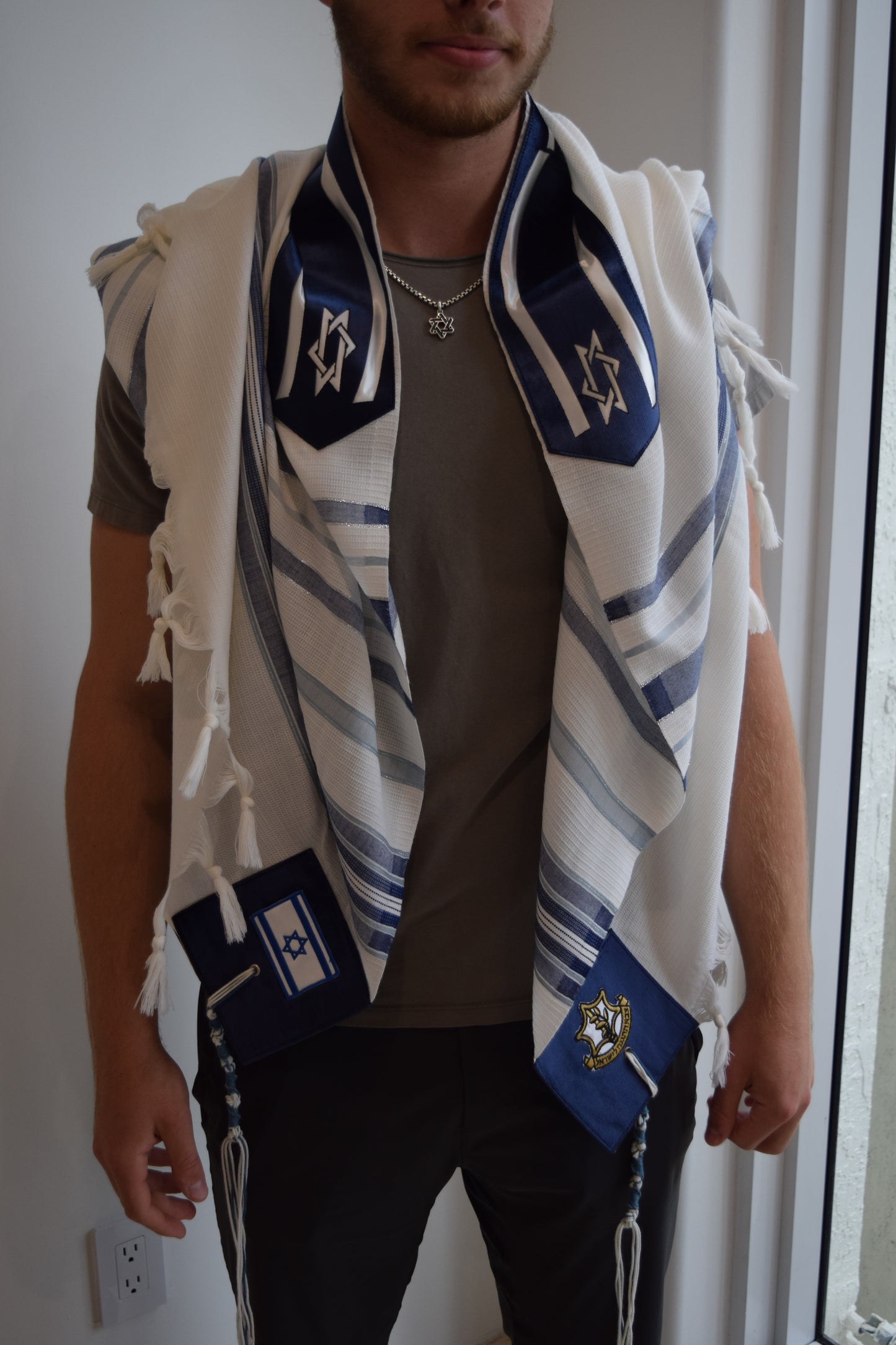 Talit, Am Israel Chai, with matching velvet bag