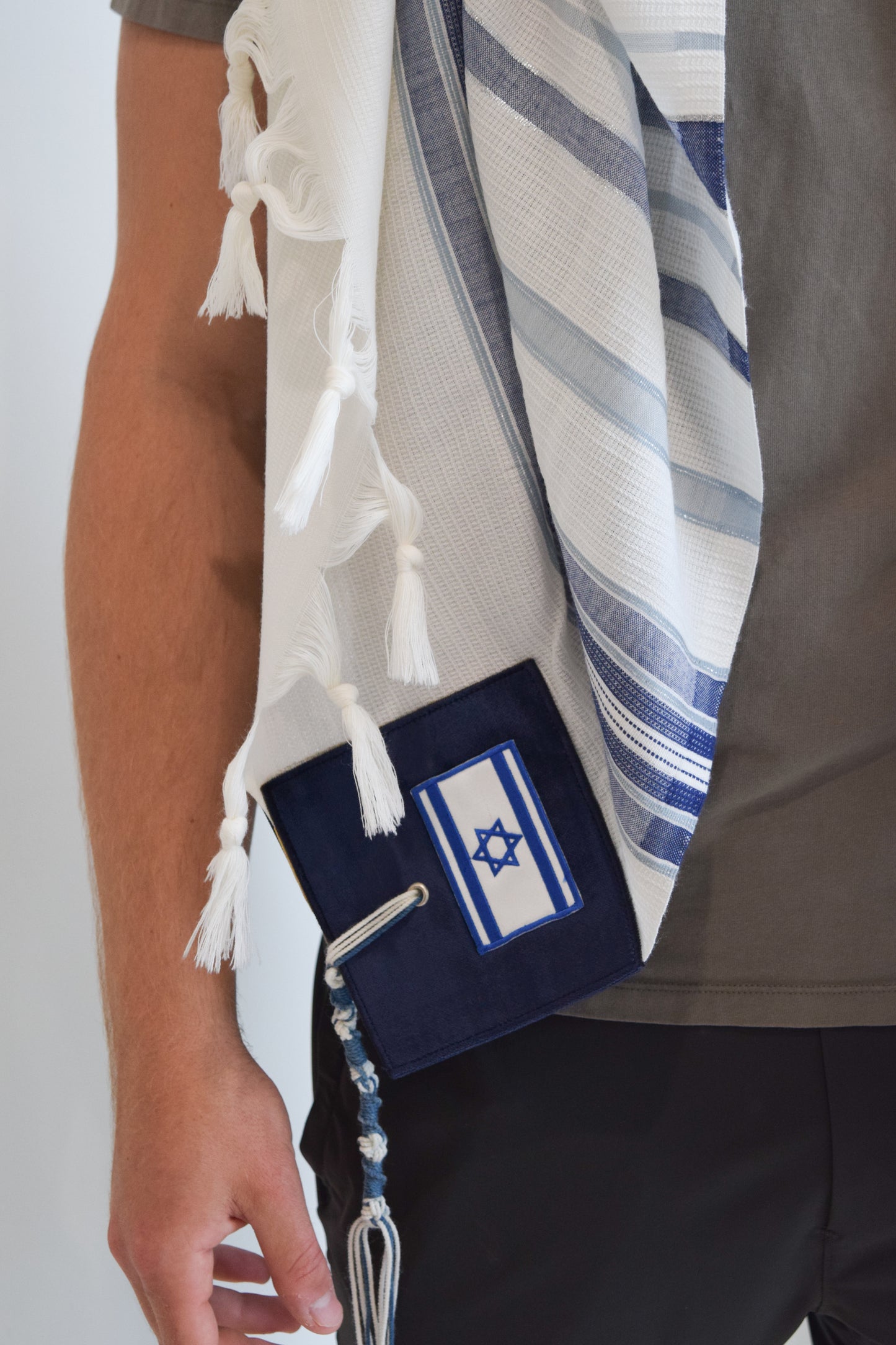 Talit, Am Israel Chai, with matching velvet bag