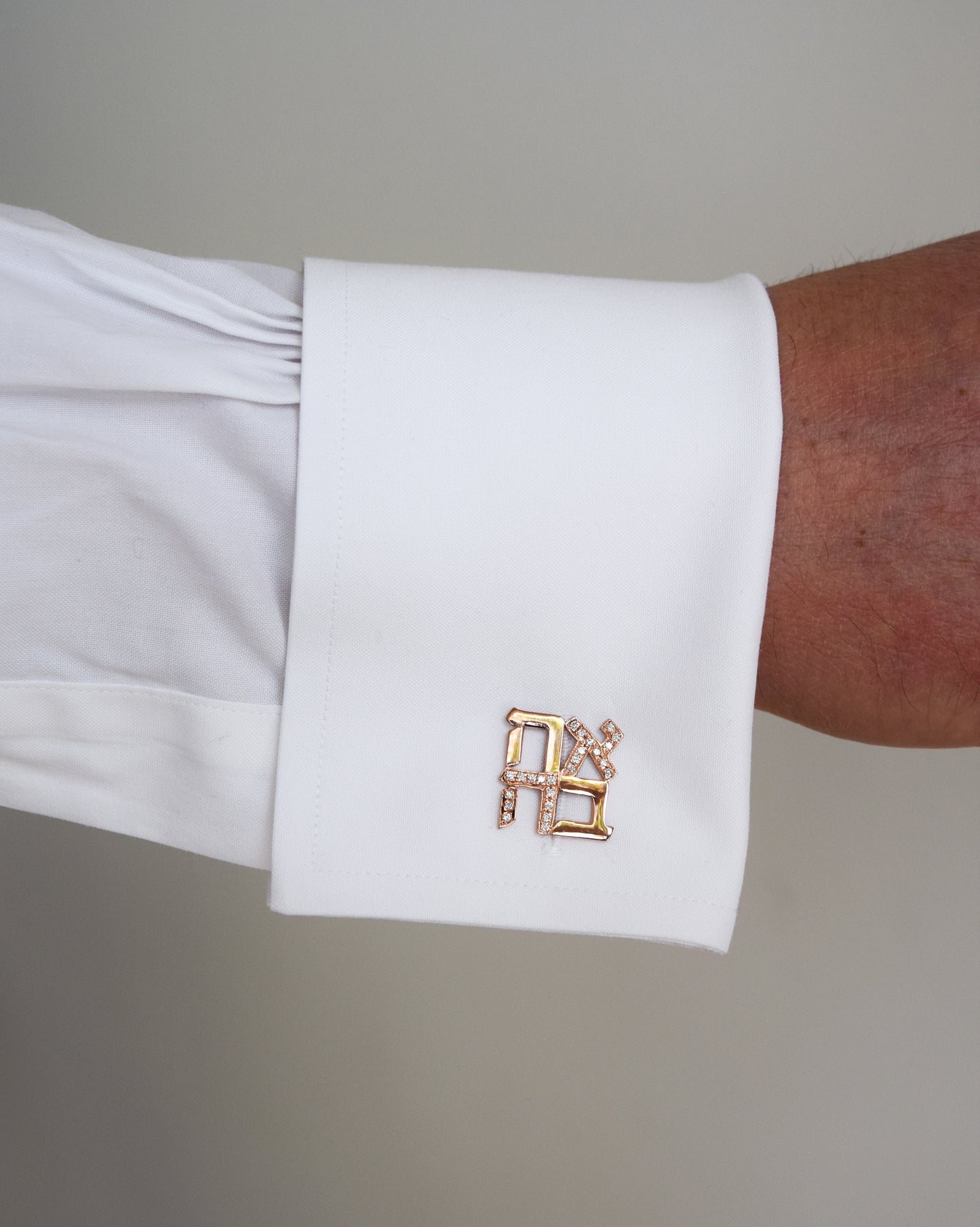 Gold & Diamond AHAVA/Love cufflinks