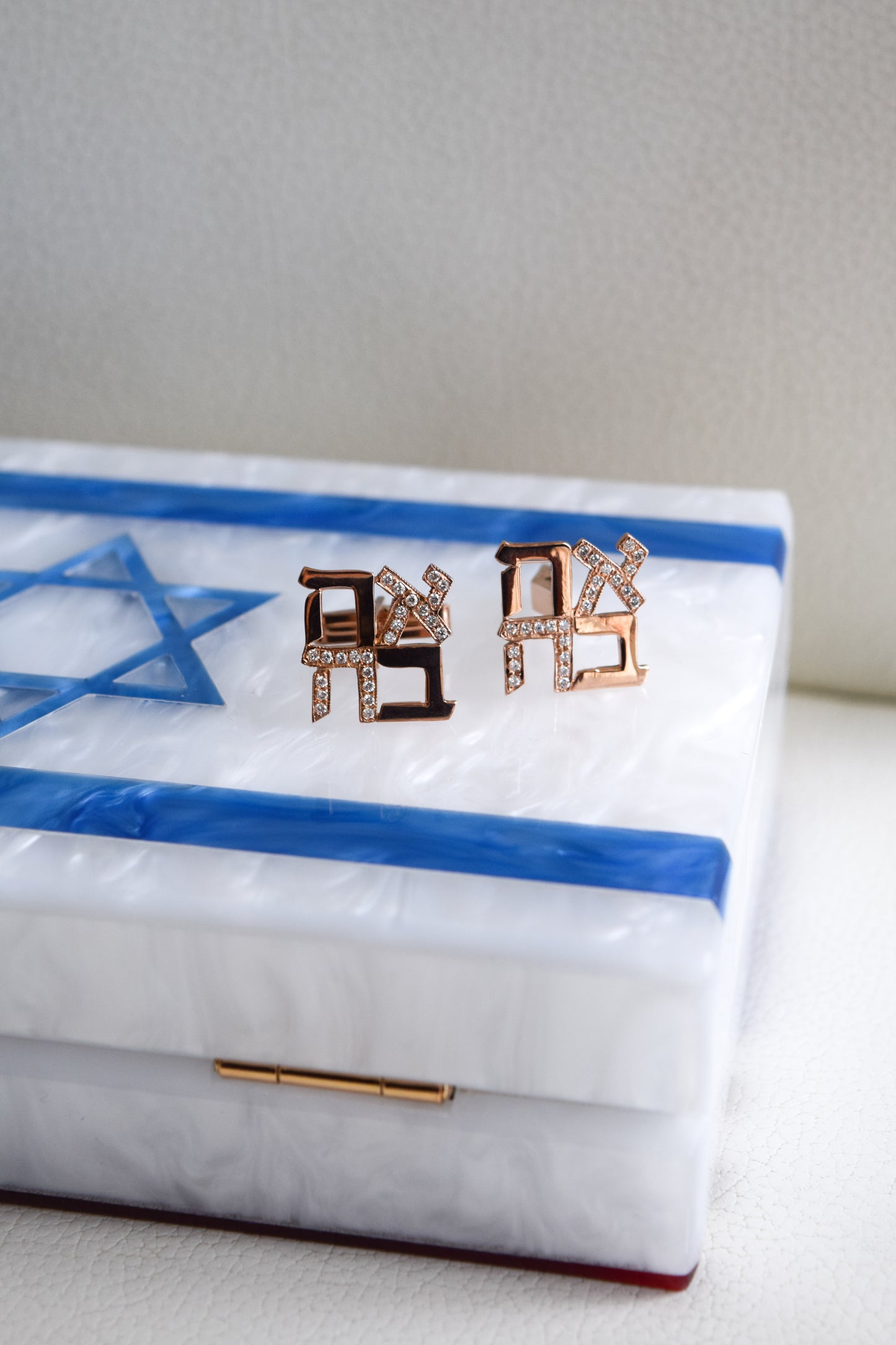 Gold & Diamond AHAVA/Love cufflinks