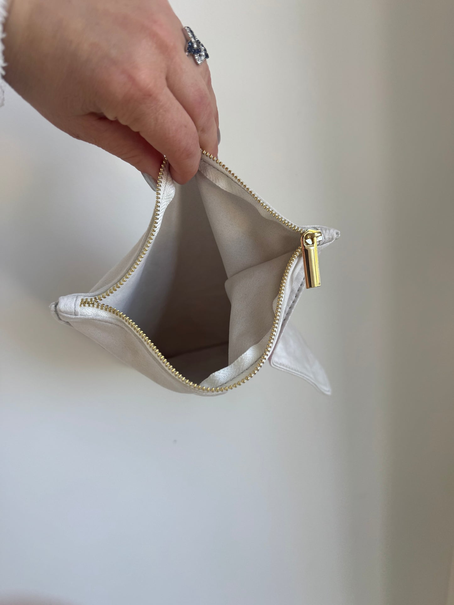 Bouquet of Blessings, Pouch